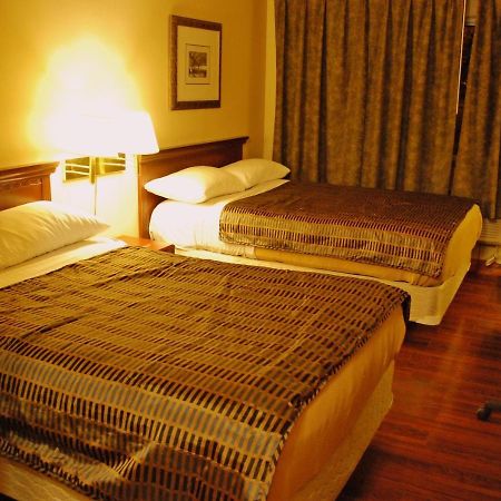 Chomedey Inn ลาวาล ภายนอก รูปภาพ
