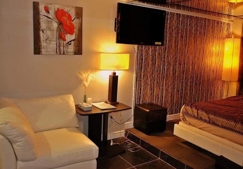 Chomedey Inn ลาวาล ภายนอก รูปภาพ