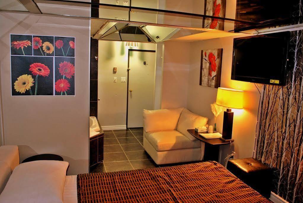 Chomedey Inn ลาวาล ภายนอก รูปภาพ