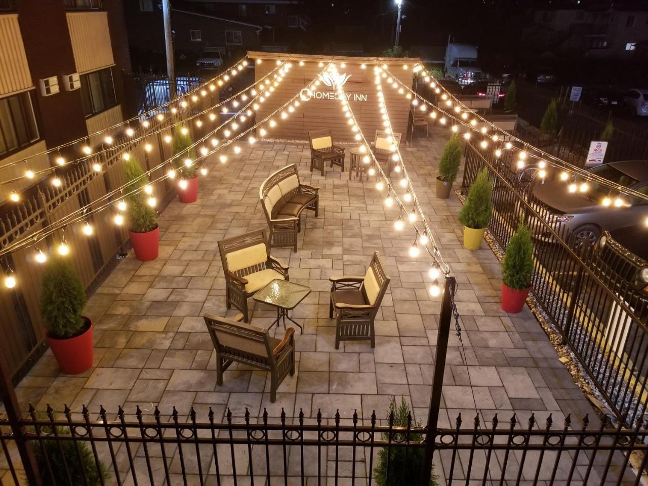 Chomedey Inn ลาวาล ภายนอก รูปภาพ