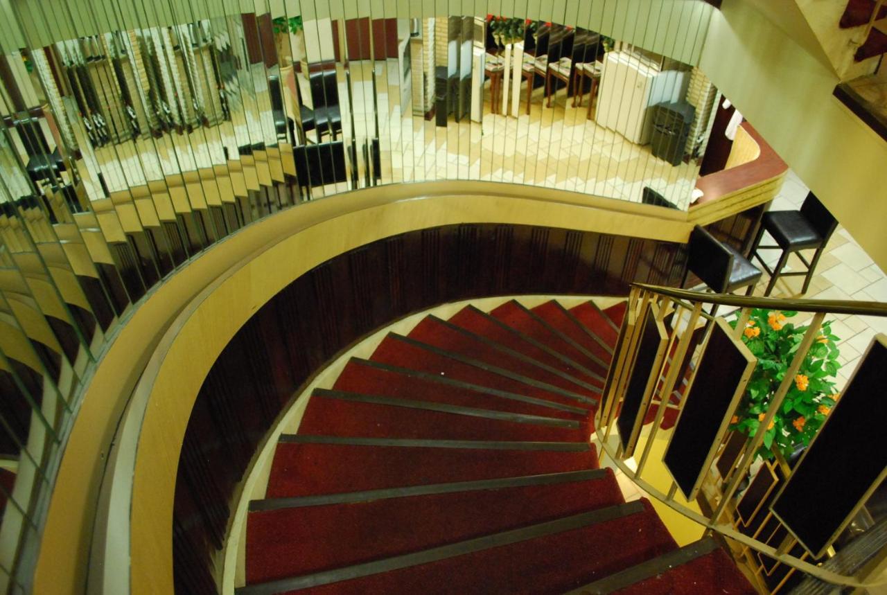 Chomedey Inn ลาวาล ภายนอก รูปภาพ