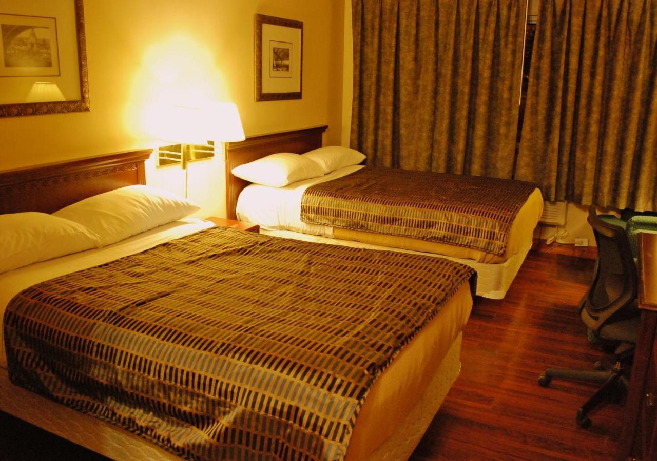 Chomedey Inn ลาวาล ภายนอก รูปภาพ